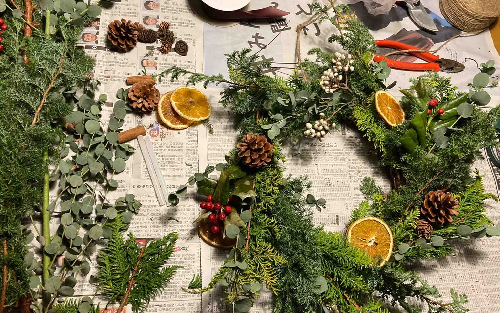 /media/images/2024-12-08-wreath_making-previous.2e16d0ba.fill-1024x640_j1OdxE0.jpg